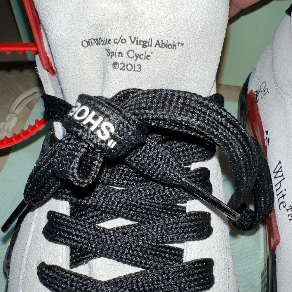 Off-White White and Black Low-Top Sneakers with Red Zip Tie - Picture 6 of 9